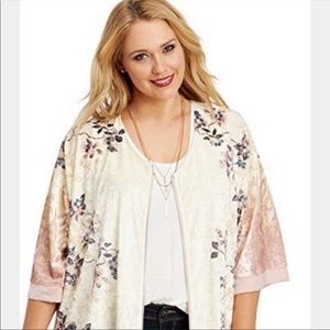 Maurices Velvet floral kimono